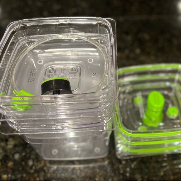 FoodSaver Vacuum sealer machine with foodsaver containers included, Bundle DEAL! - Picture 14 of 16